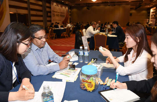 무역협회가 최근 개최한 프리미엄 인도 아세안 무역 상담회 현장. 협회가 구축한 온라인 지원 사업은 오프라인과 연계, 성과 극대화를 꾀한다.